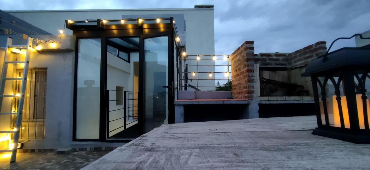 House With Large Terrace, Jacuzzi And Gated Parking For One Car Villa Montevideo Ngoại thất bức ảnh