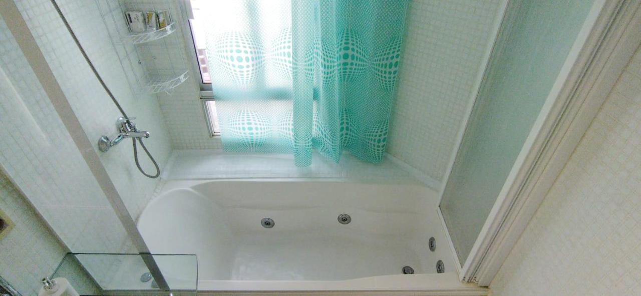 House With Large Terrace, Jacuzzi And Gated Parking For One Car Villa Montevideo Ngoại thất bức ảnh